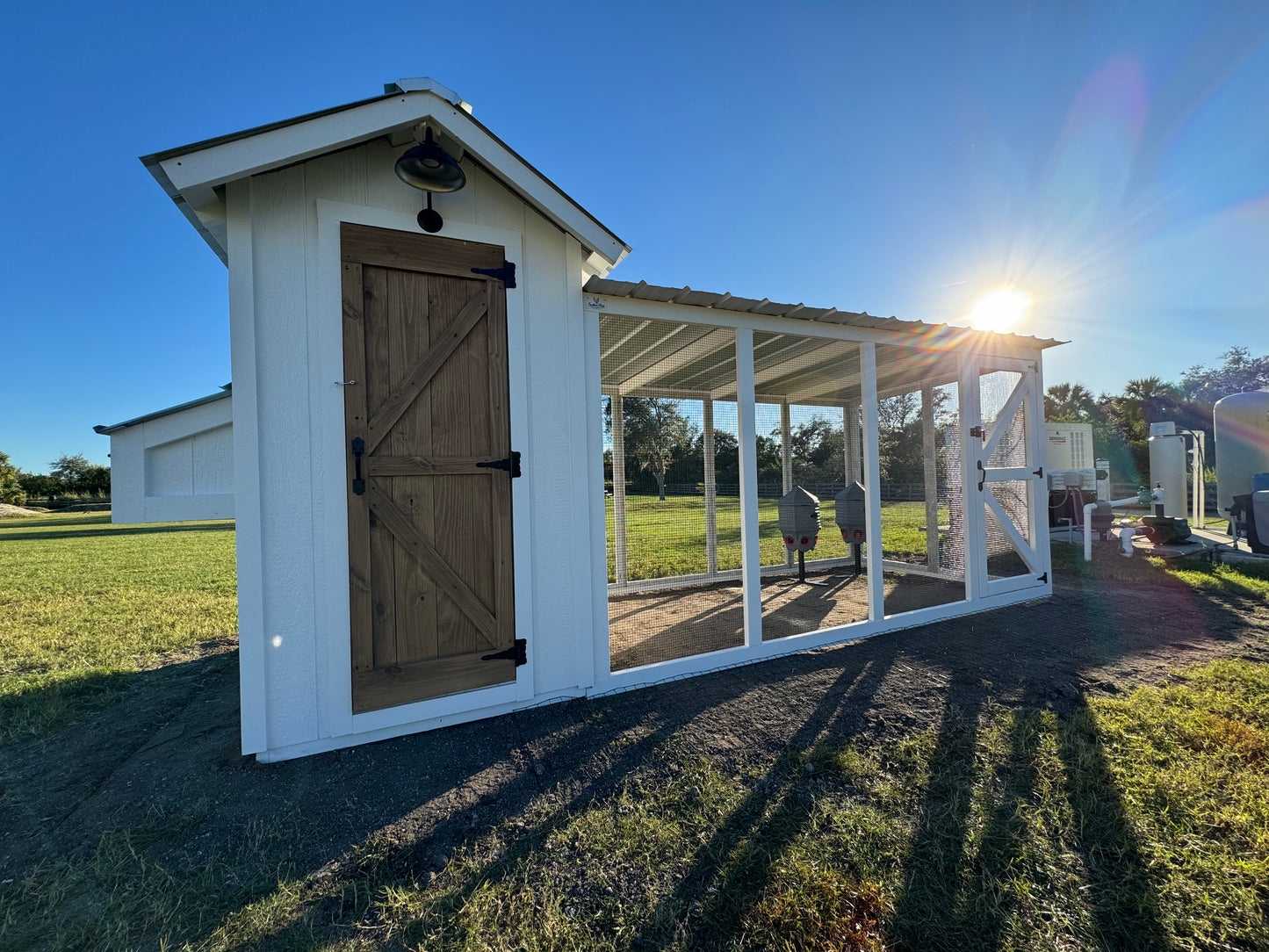 Farmhouse Walk-in Chicken Coop/Run