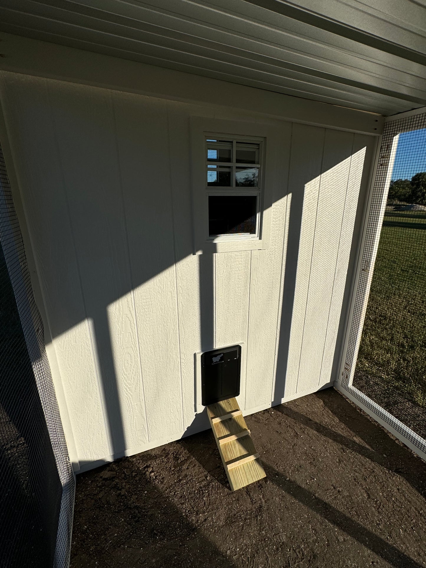 Farmhouse Walk-in Chicken Coop/Run