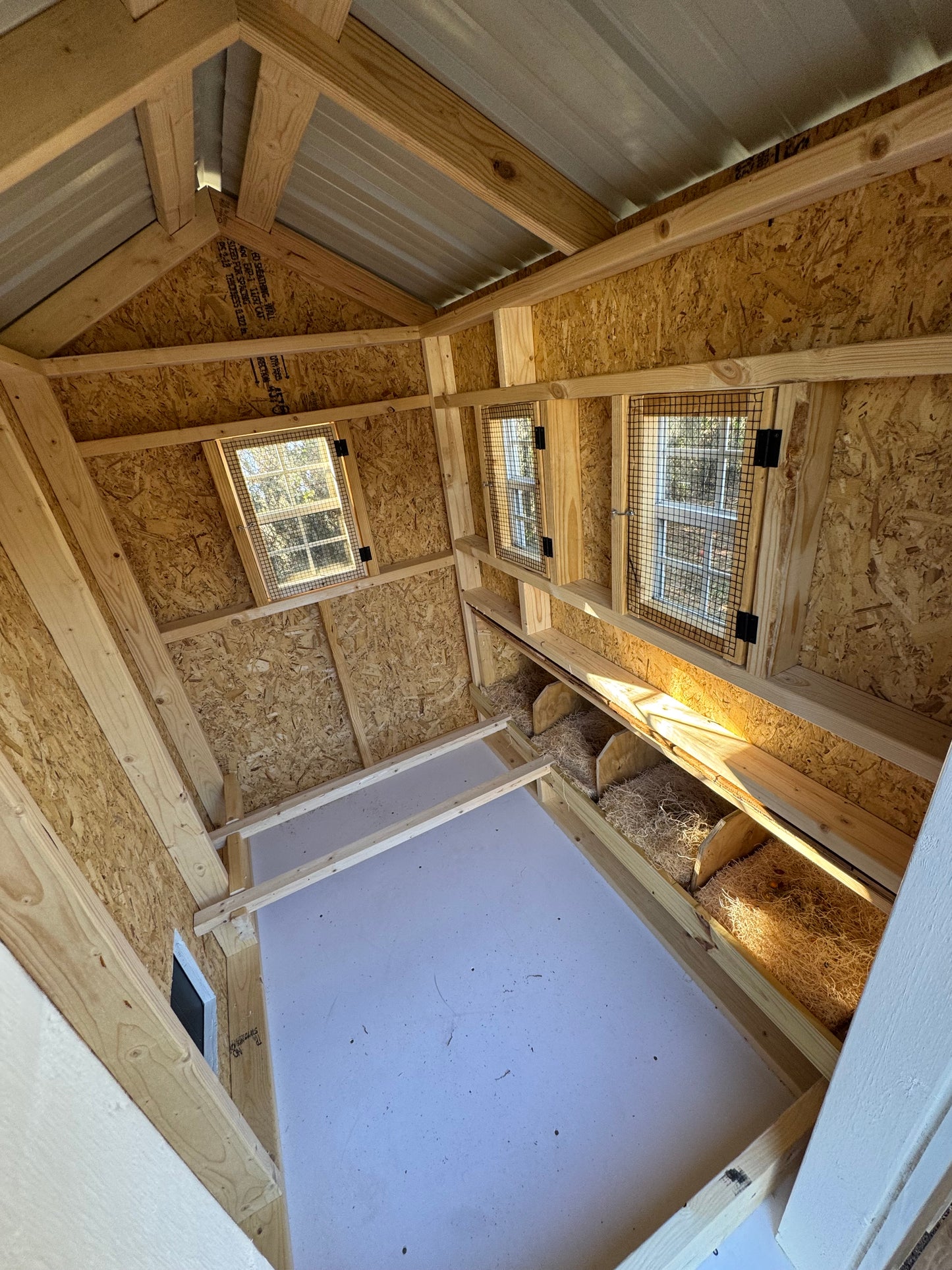 Farmhouse Walk-in Chicken Coop/Run