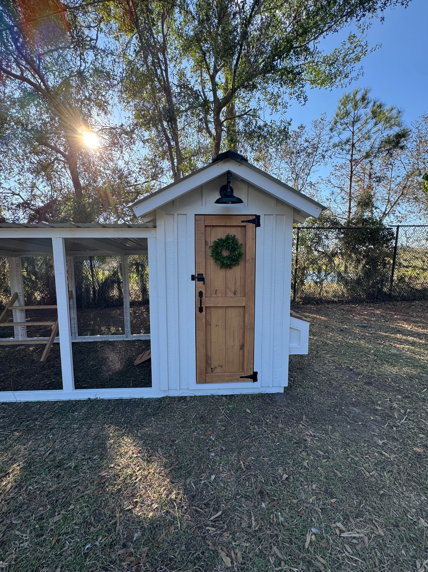 Farmhouse Walk-in Chicken Coop/Run
