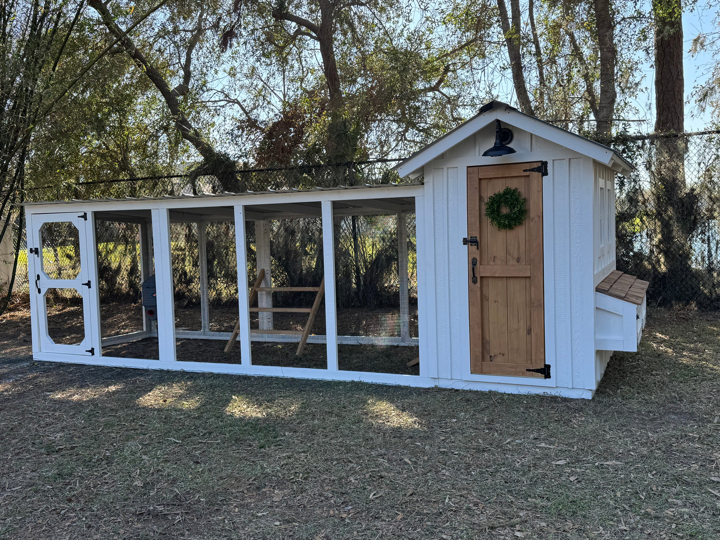 Farmhouse Walk-in Chicken Coop/Run