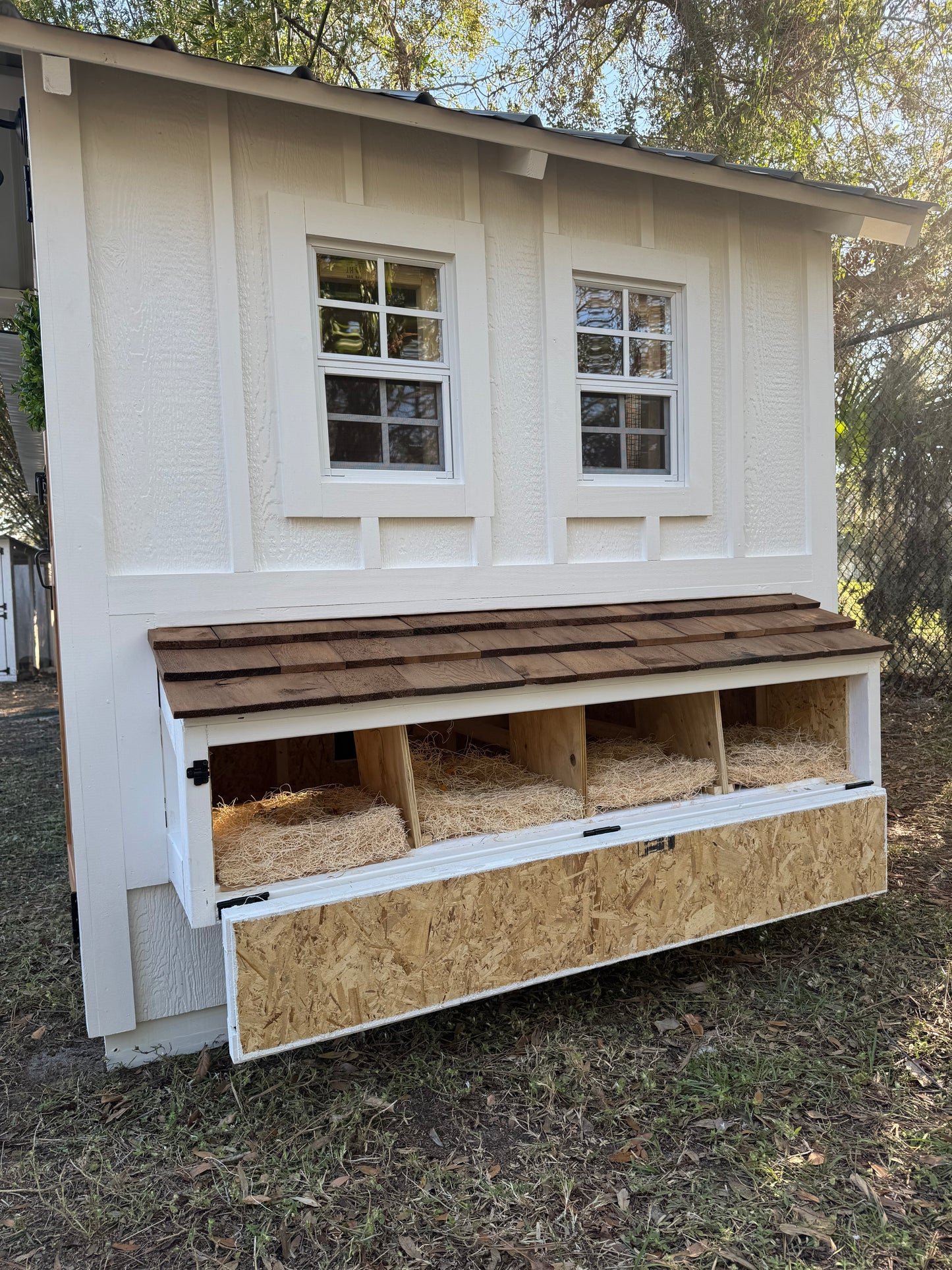 Farmhouse Walk-in Chicken Coop/Run