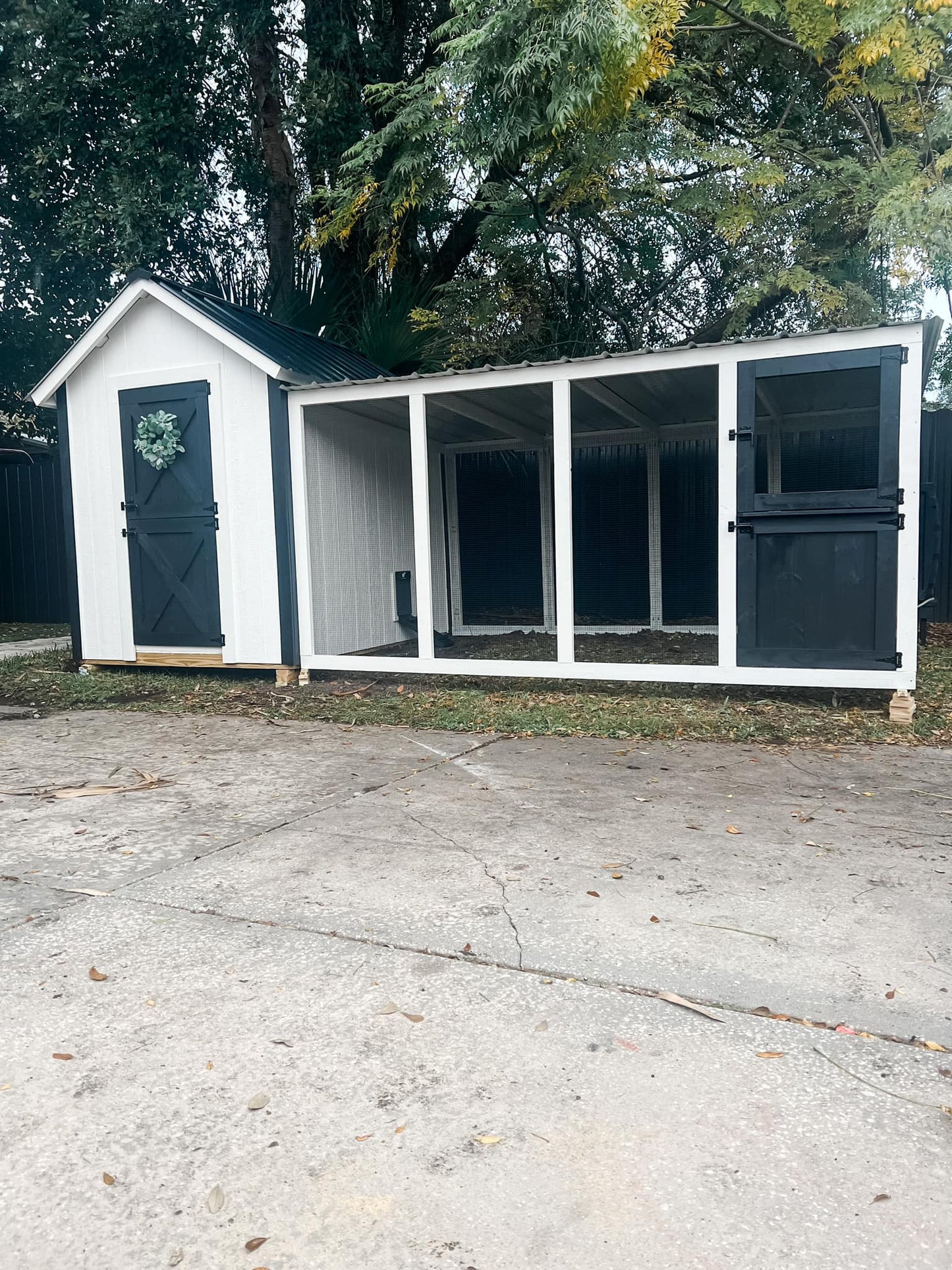 Farmhouse Walk-in Chicken Coop/Run