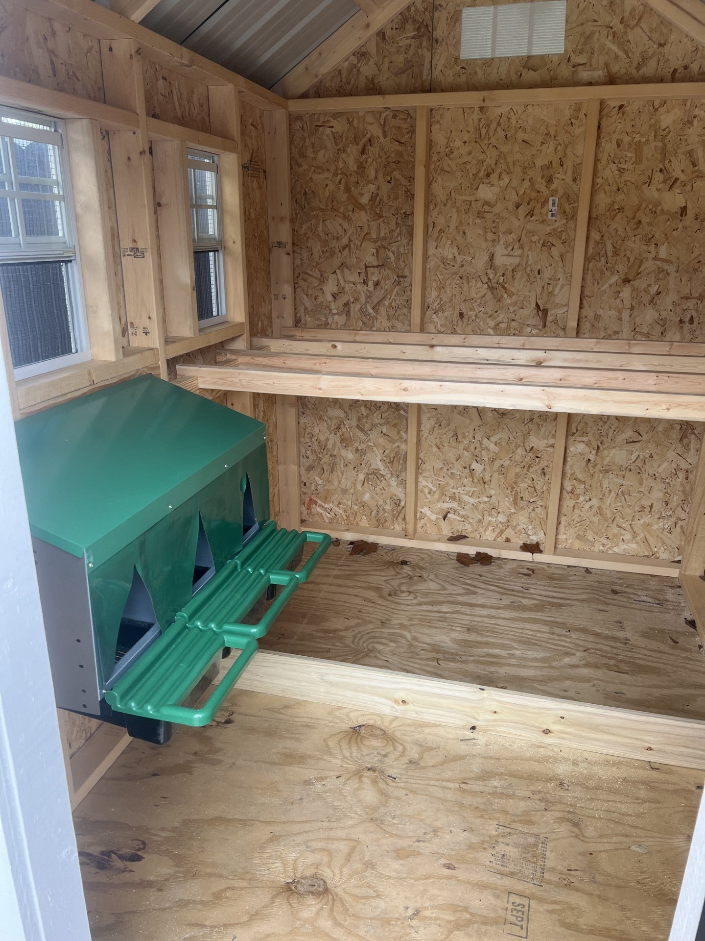 Farmhouse Walk-in Chicken Coop/Run