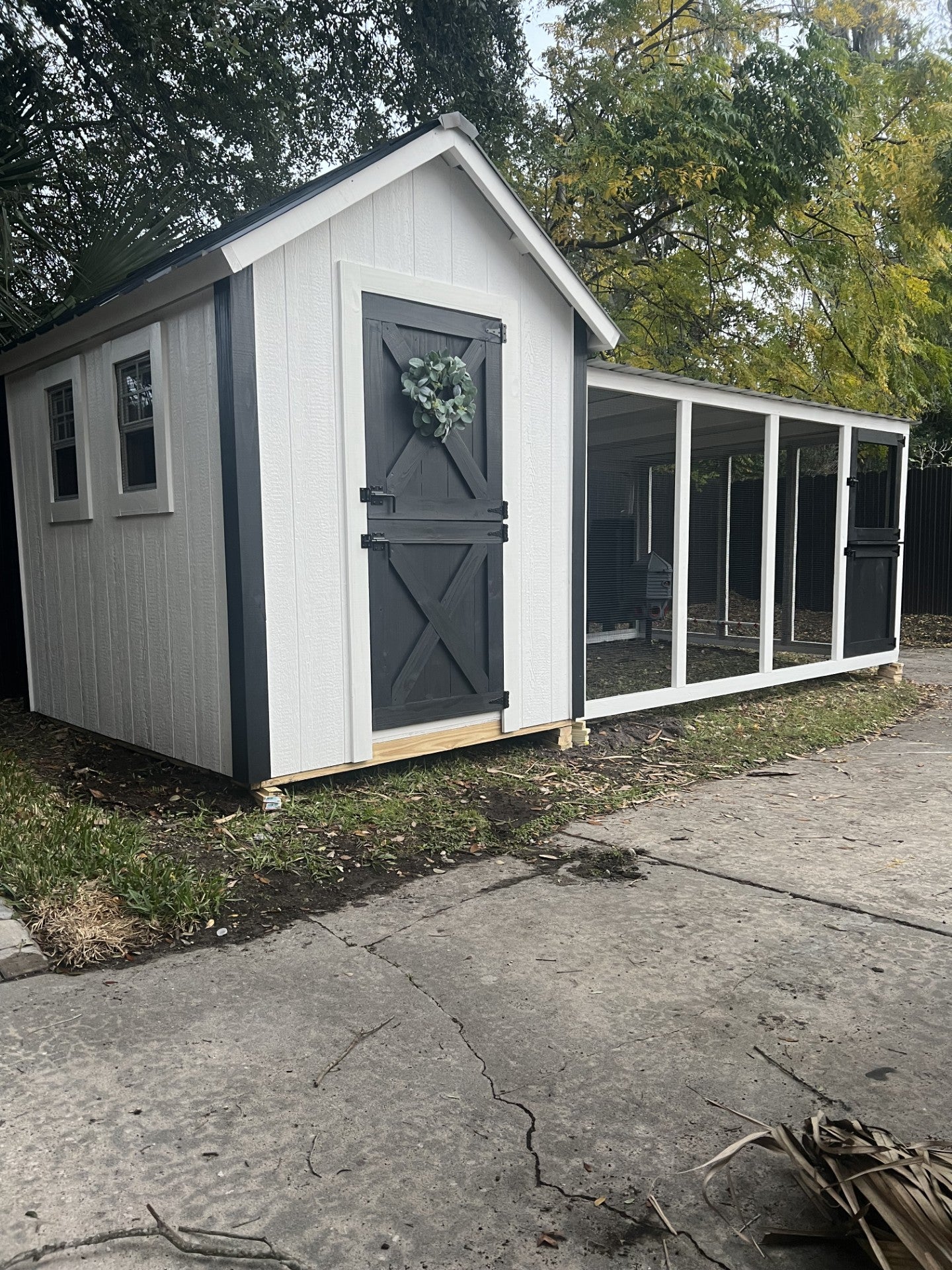 Farmhouse Walk-in Chicken Coop/Run